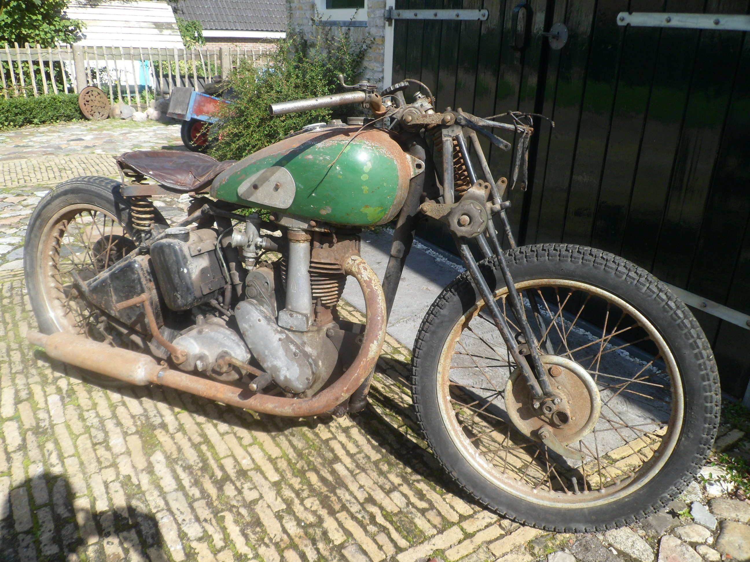 Close view of the BSA M23 engine and carburettor.